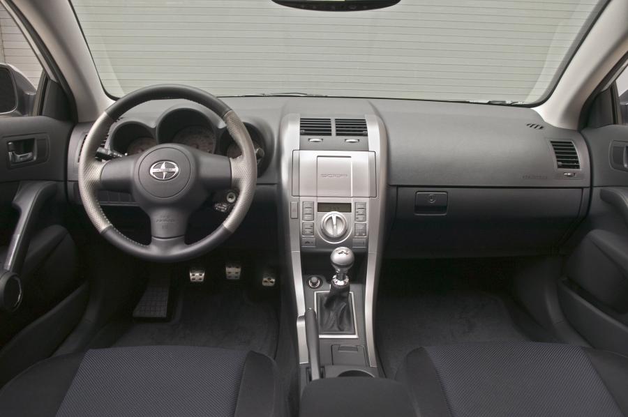  Scion tC 2005 года  (фото 8 из 130)